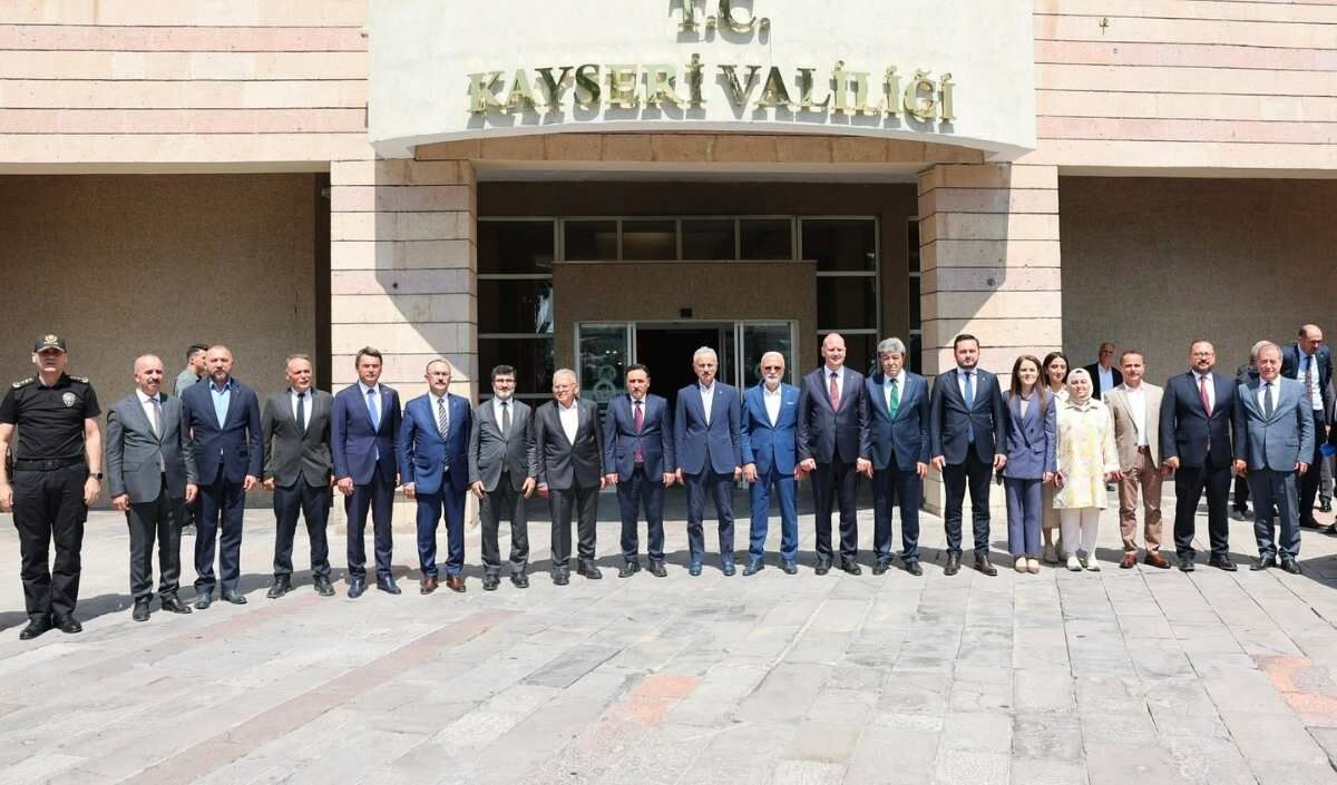 Bakan Uraloğlu’ndan Kayseri Valisi Gökmen Çiçek’e Ziyaret (1)