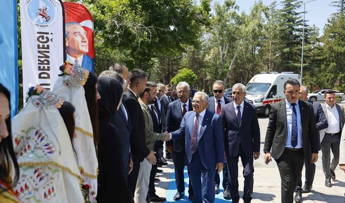 Buyukkilic Turk Dunyasi (2)