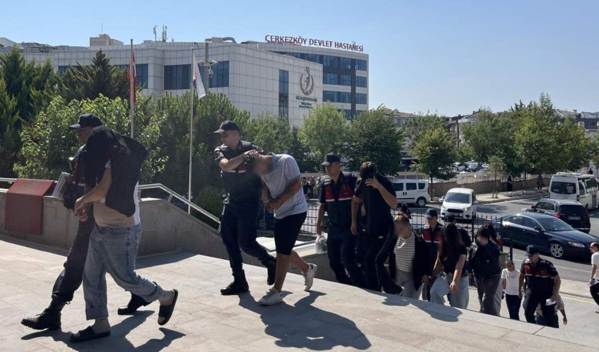 Etek Giydirdiler (1)