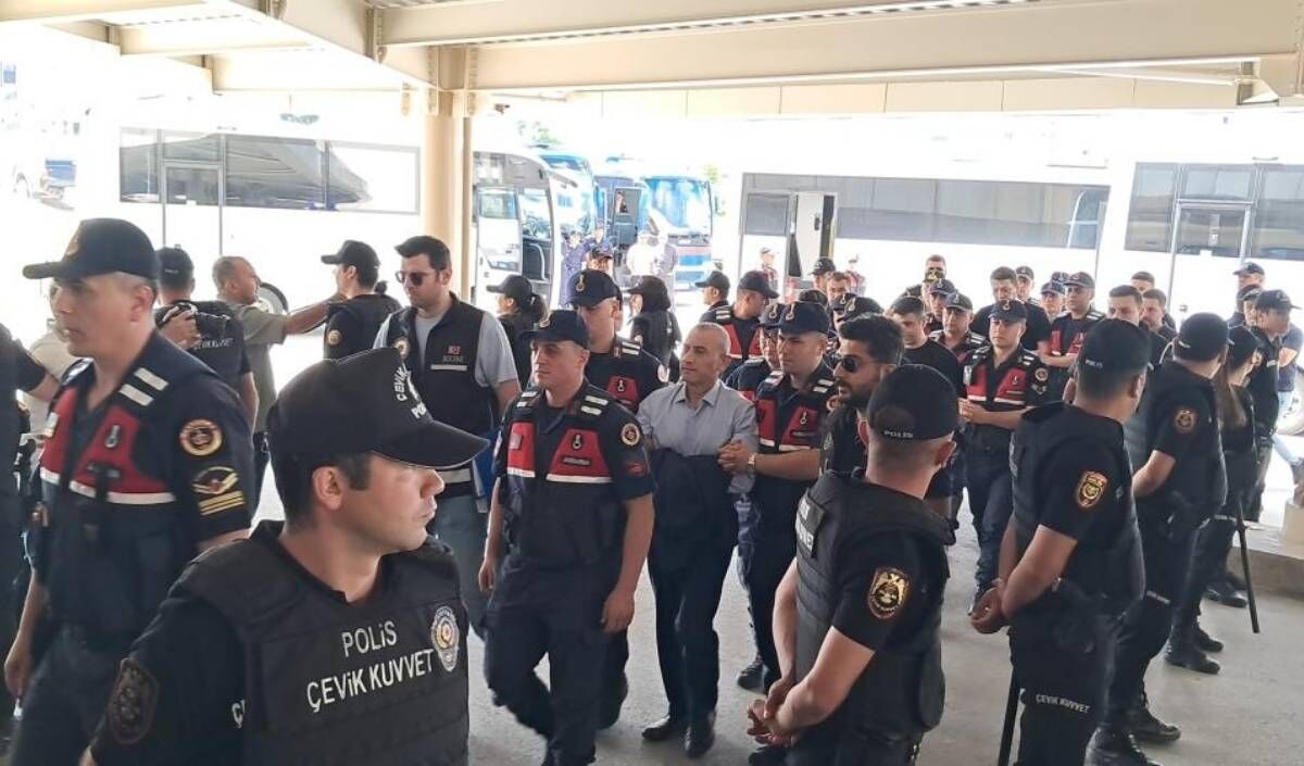 Gülistan Doku (1)