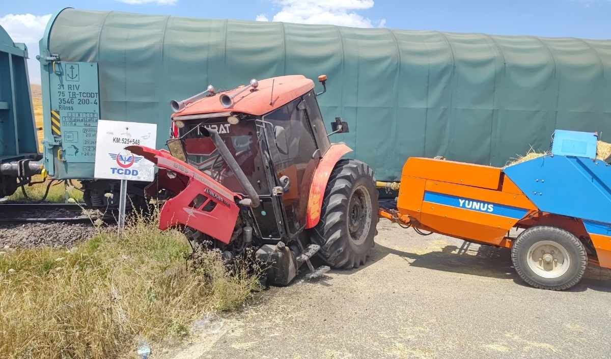 Sivas Tren Traktor Kaza 2