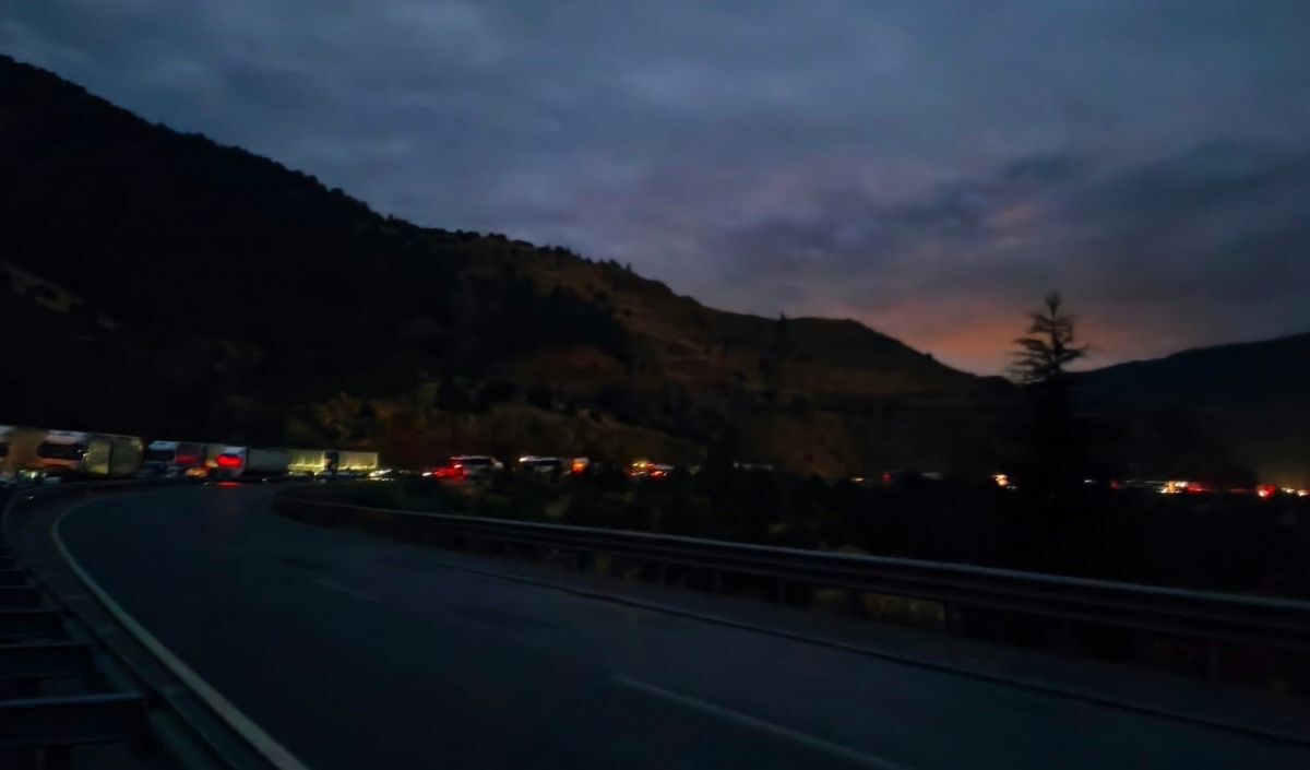Sivas Yolu Tas Dustu Yol Kapandı (3)