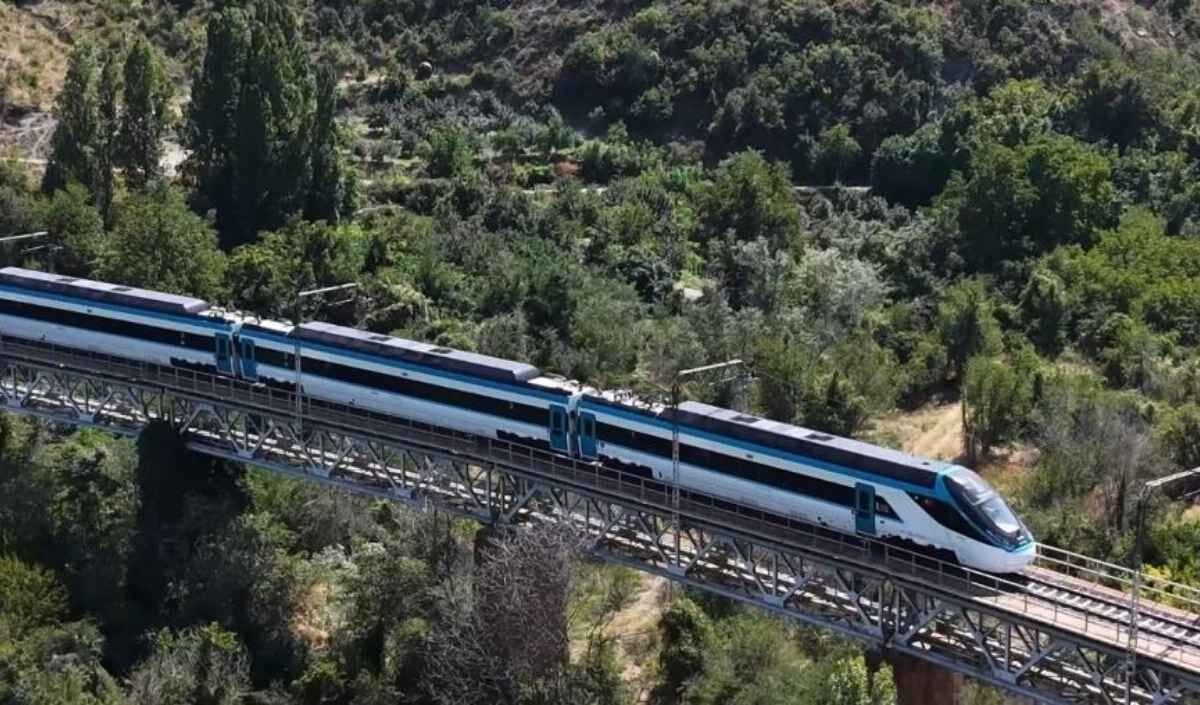 Bakan Uraloğlu müjdeyi verdi: İkinci Milli Hızlı Tren setinin üretimi başladı!