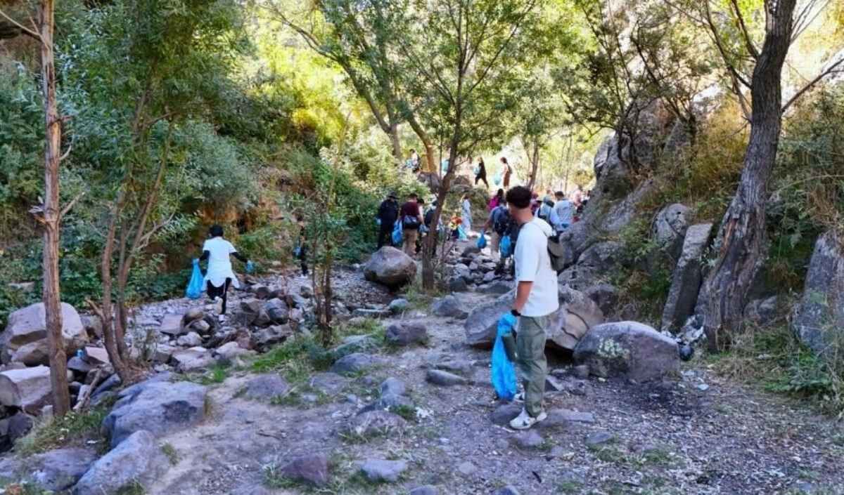 Kayseri’de dikkat çeken etkinlik: Hem yürüyüş yaptılar hem de temizlik!