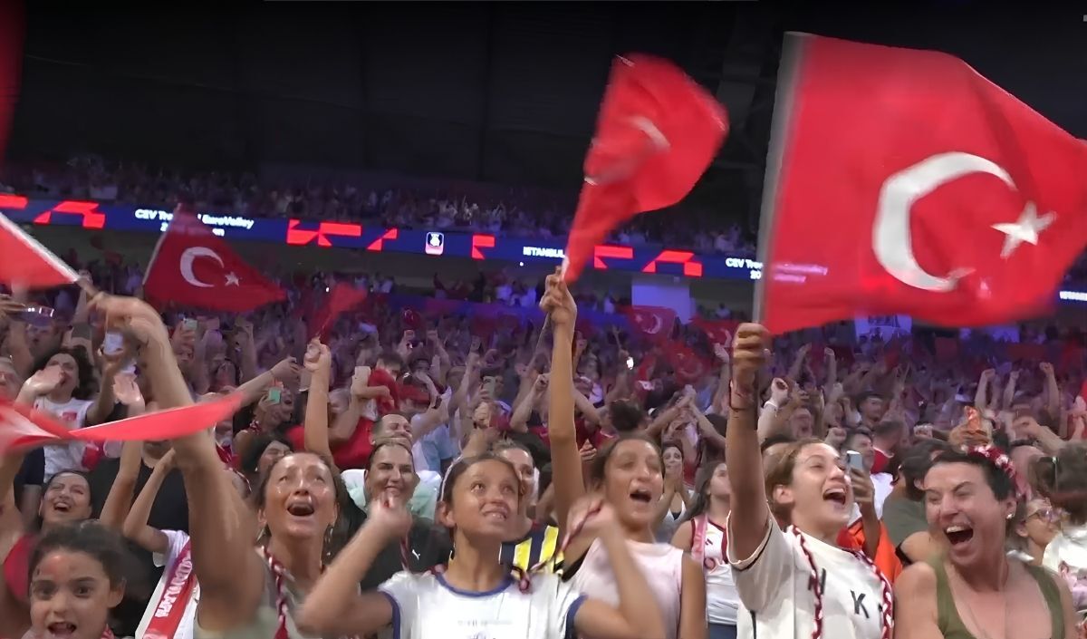 Kadin Voleybol Sampiyon (1)