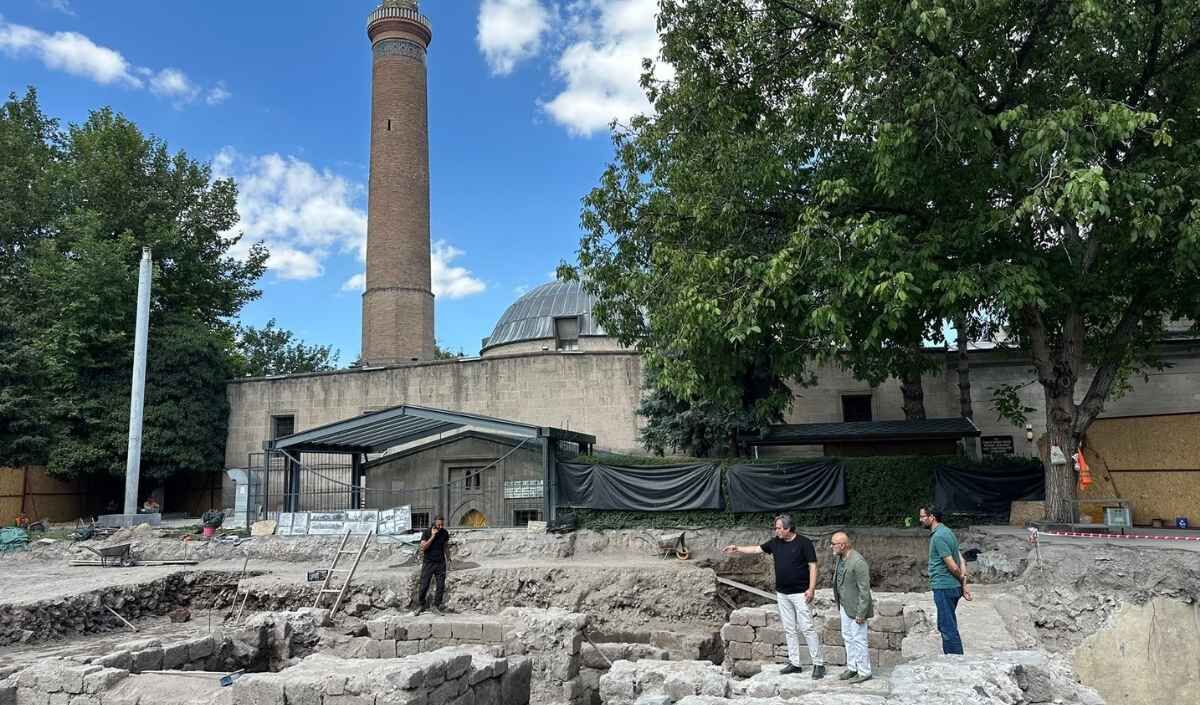 Murat Cahid Cıngı 900 Yıllık Selçuklu Medresesi Ortaya Çıkarılıyor (1)