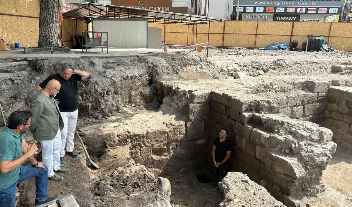 Murat Cahid Cıngı 900 Yıllık Selçuklu Medresesi Ortaya Çıkarılıyor (2)