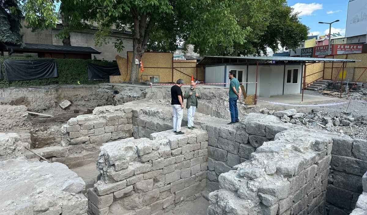 Murat Cahid Cıngı 900 Yıllık Selçuklu Medresesi Ortaya Çıkarılıyor (3)