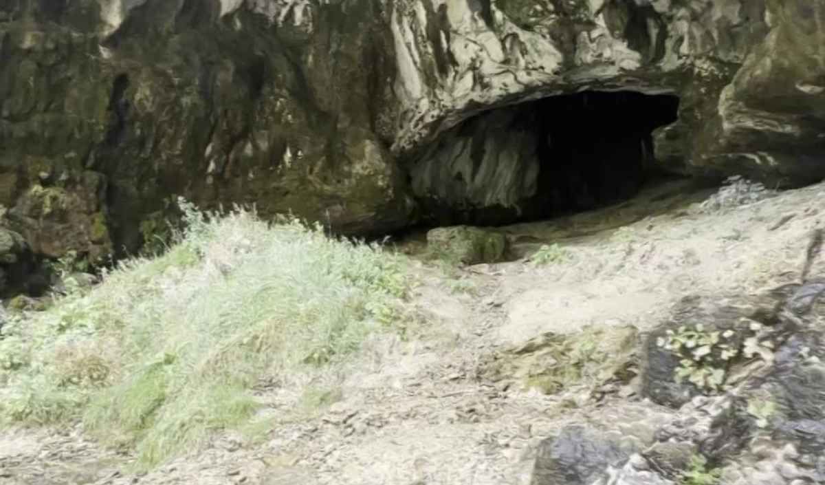 Sivas’ta bu mağarayı görenler şaşkına dönüyor! İçinden su akıyor