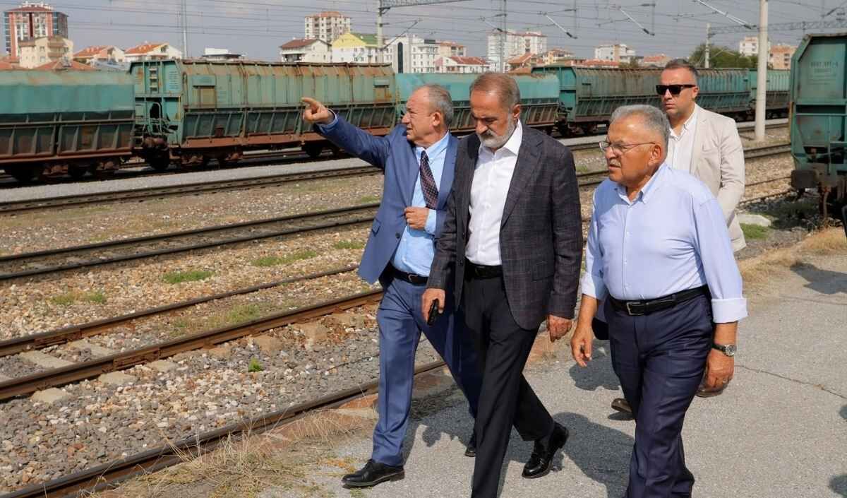 Ulaşım masasında Kayseri vardı! Büyükkılıç TCDD Genel Müdürü Kurt ile görüştü
