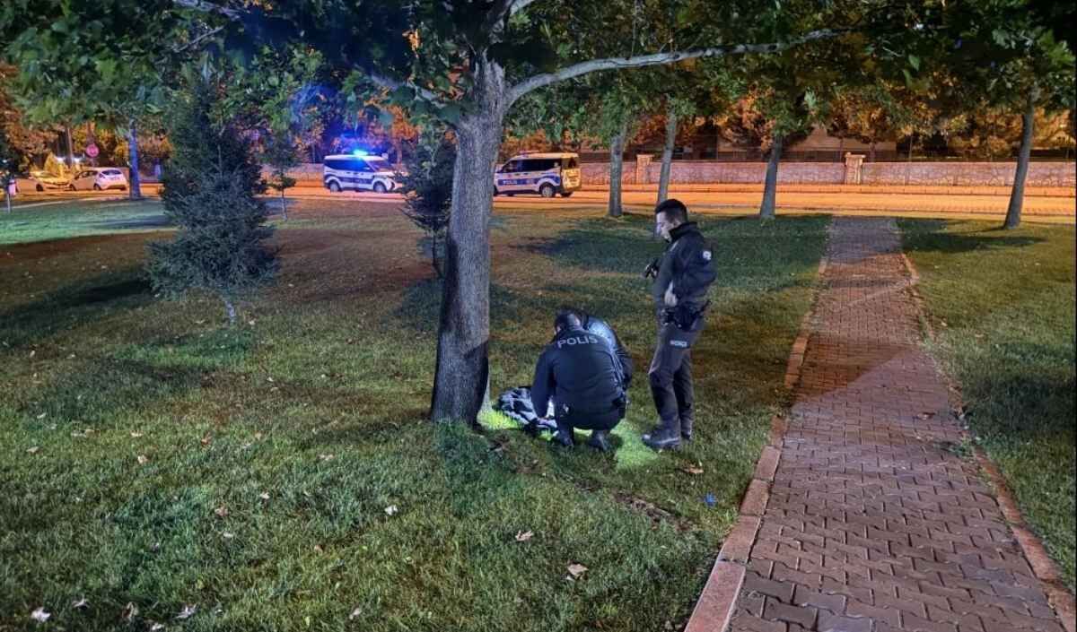 Kayseri’de bıçaklı kavga ihbarı! Polis gelince eşyalarını bırakıp kaçtılar